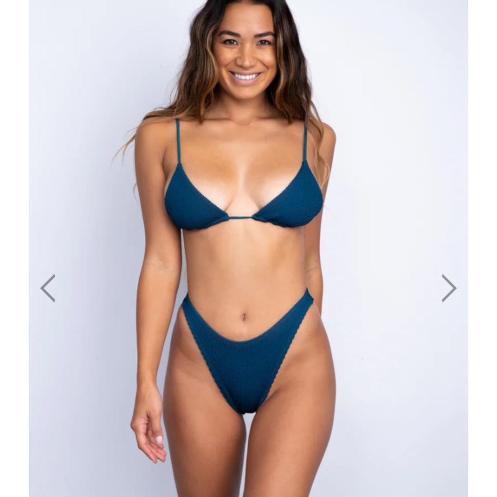 NWT Skatie Ella top in Neptune size M